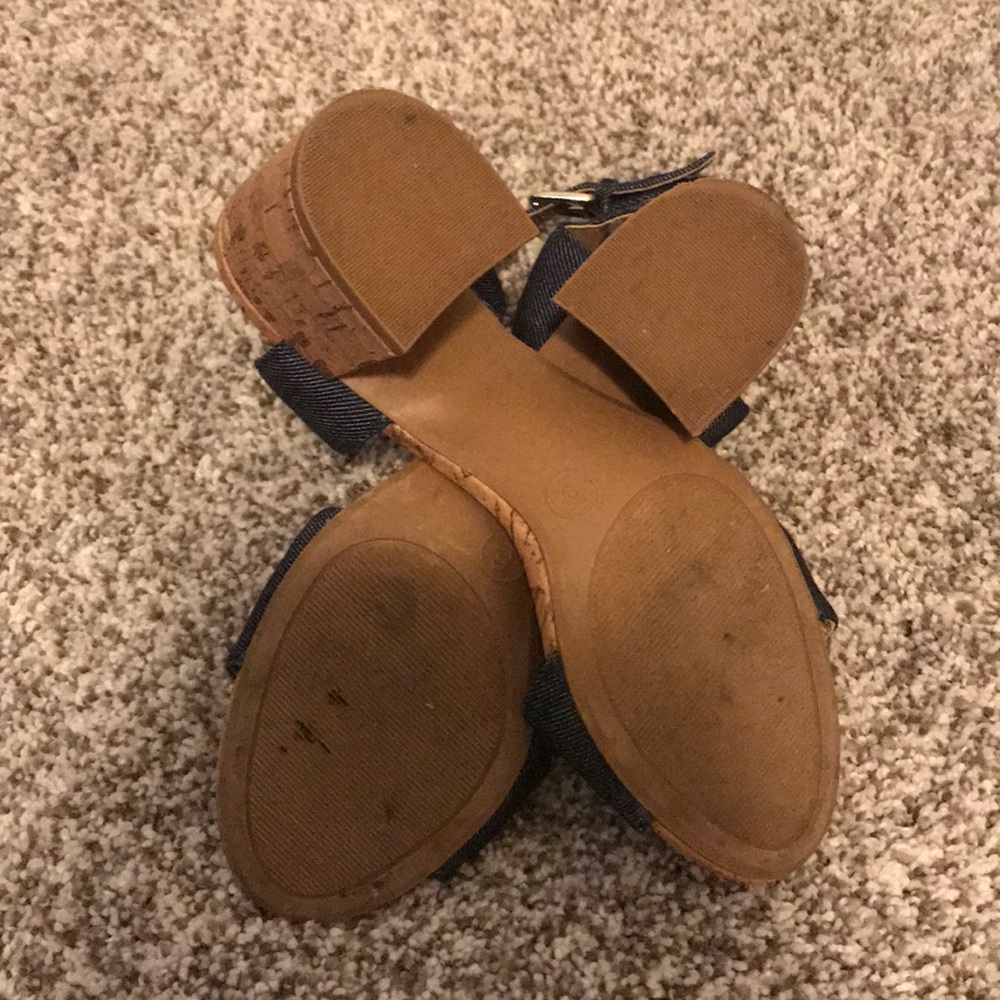 Heels - Picture 3 of 3